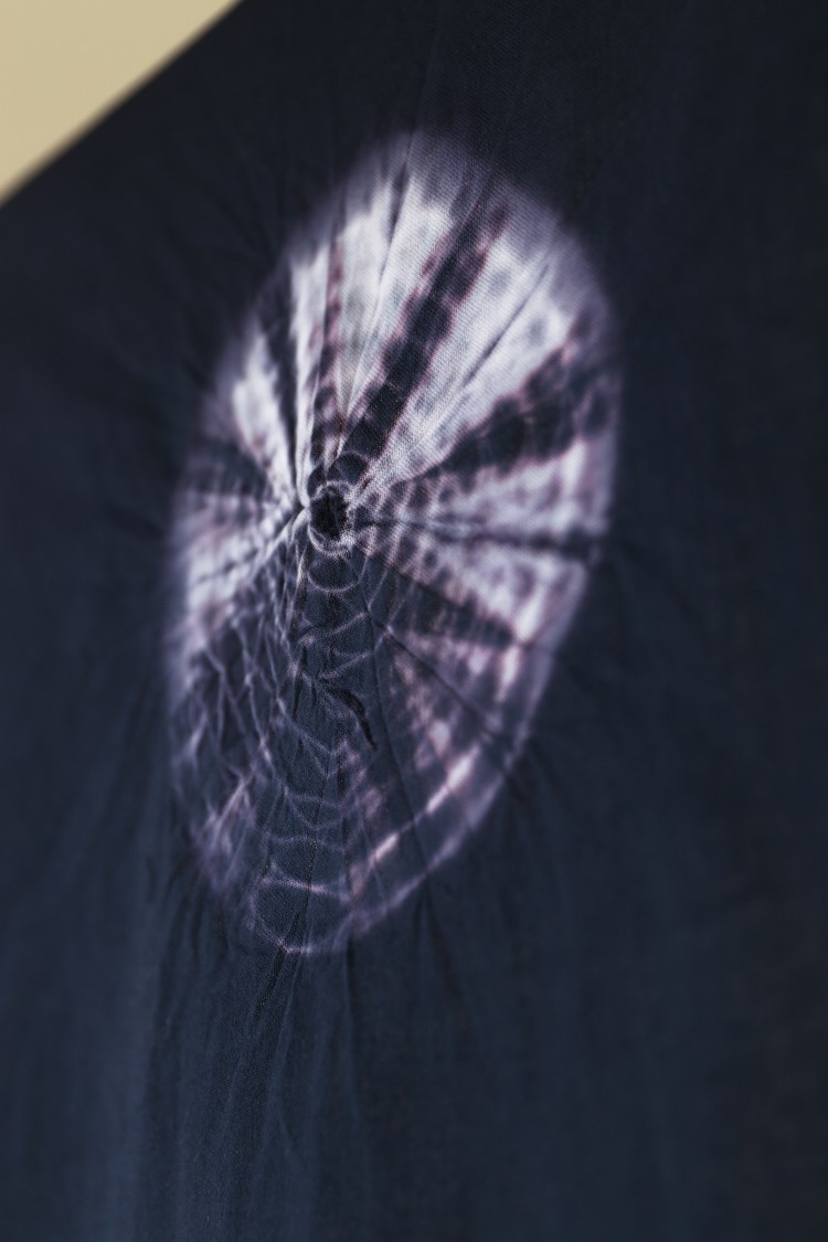 木曾谷国有林で産する天然木曽檜で樹齢300年前後の材料を使用しています。 