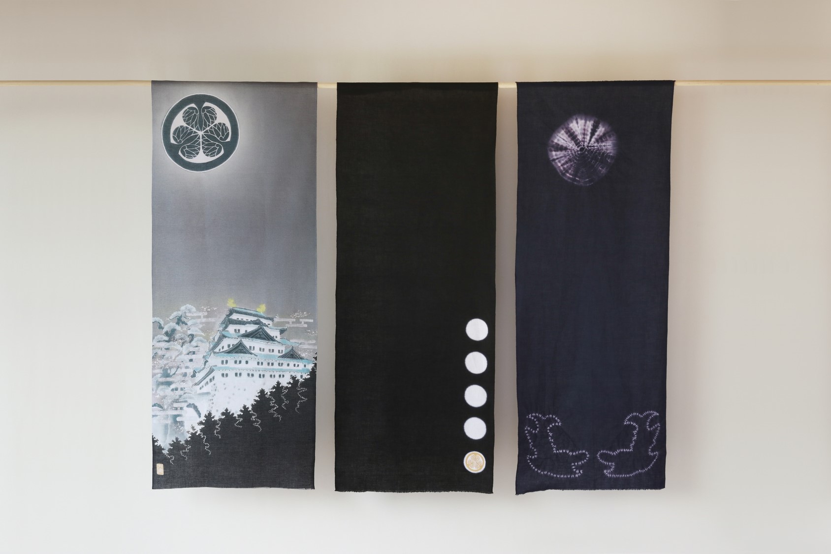 木曾谷国有林で産する天然木曽檜で樹齢300年前後の材料を使用しています。 